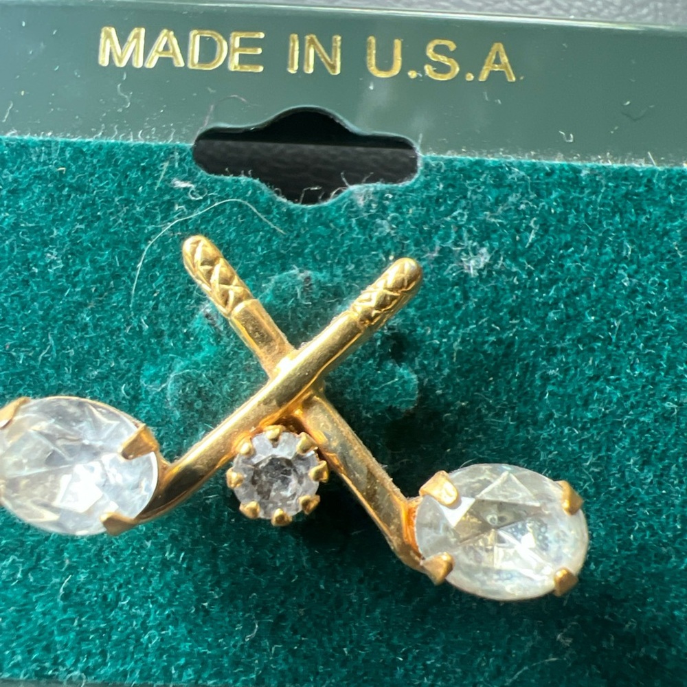 New Roman, Inc, Genuine Austrian Crystal Crossed Double Golf Clubs Lapel Pin